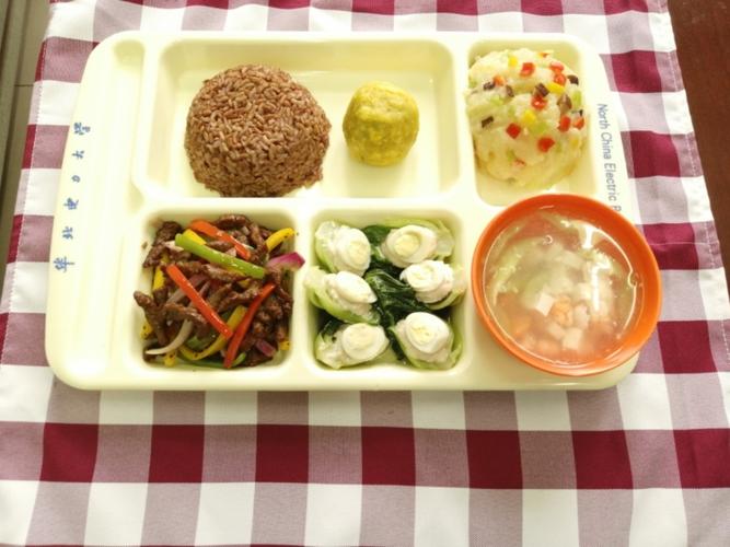 餐饮管理中心喜获"健康营养午餐"二等奖